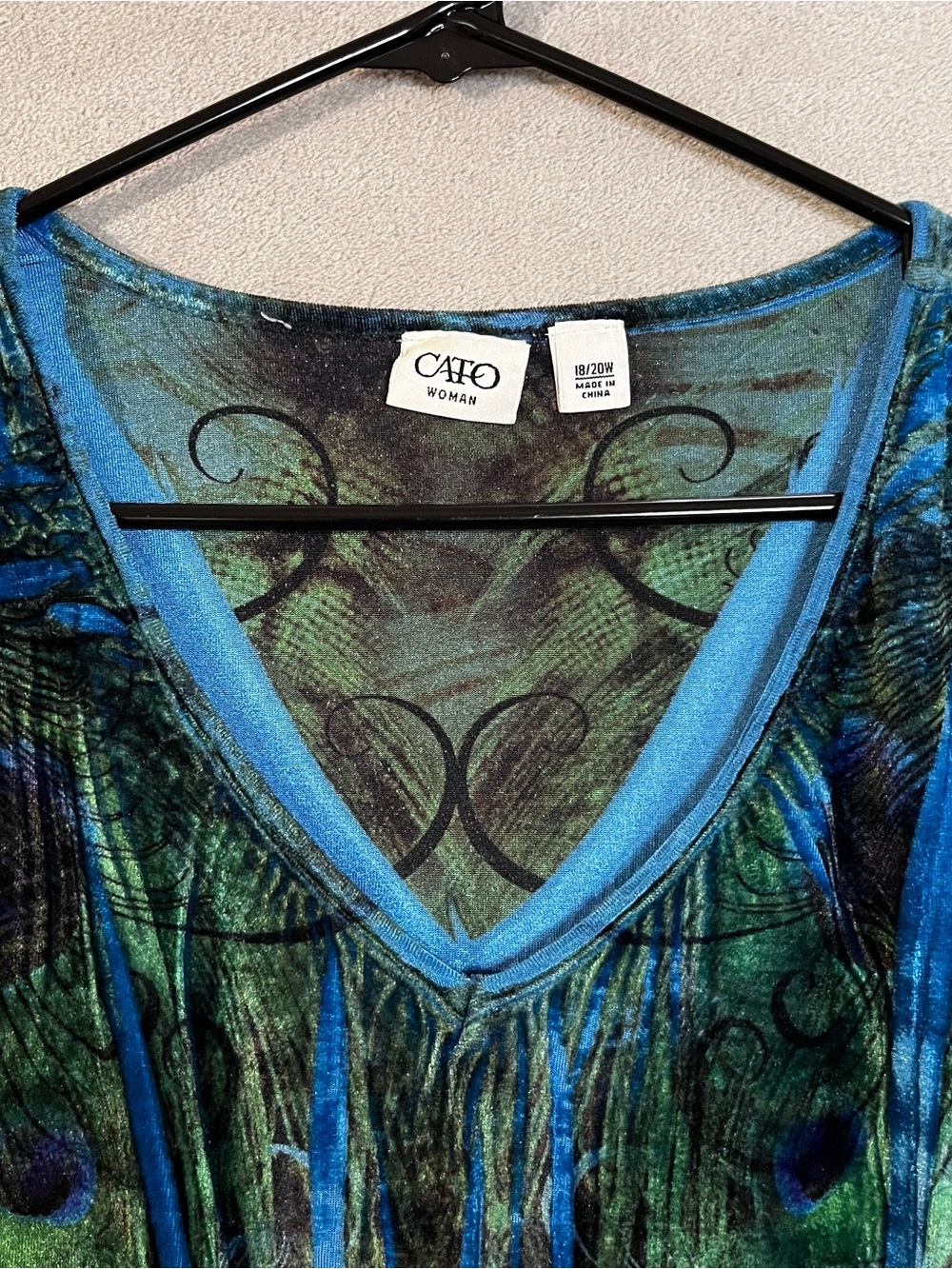 Cato Woman Crushed Velvet Tunic Top Peacock Feather Design V-neck Size 18-20W - Picture 4 of 8